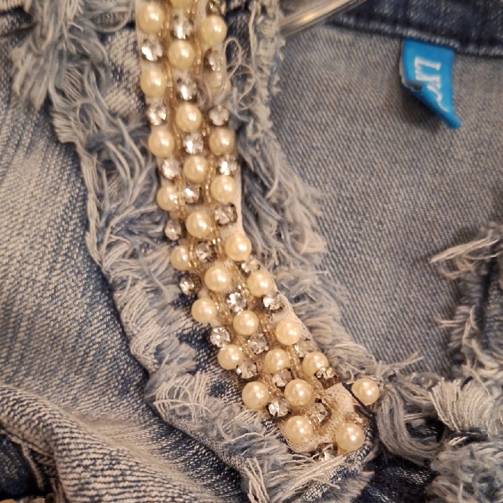 Stylish Light Blue Denim Jacket with Pearl Accents. NWT Size Med - Picture 13 of 15